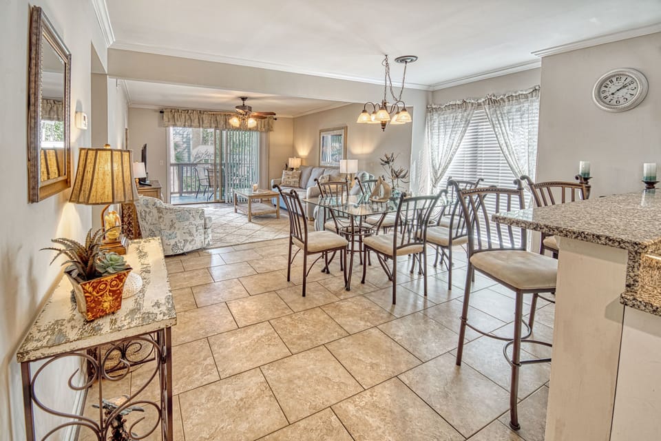 Great open concept, dining, living room and kitchen!