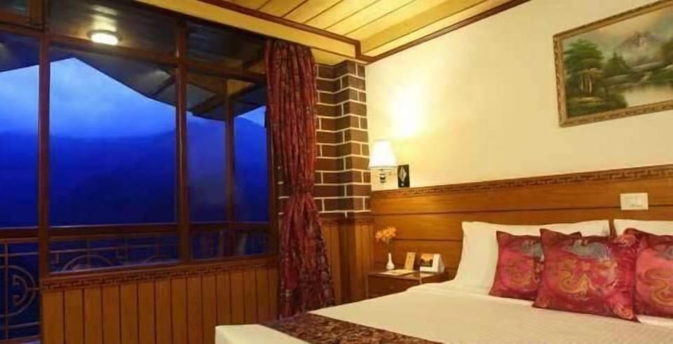 Minibar, in-room safe, desk, rollaway beds (surcharge)