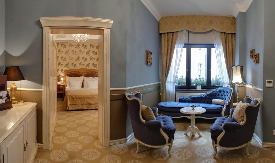 Junior Suite, 1 Bedroom, Non Smoking | Egyptian cotton sheets, premium bedding, minibar, in-room safe