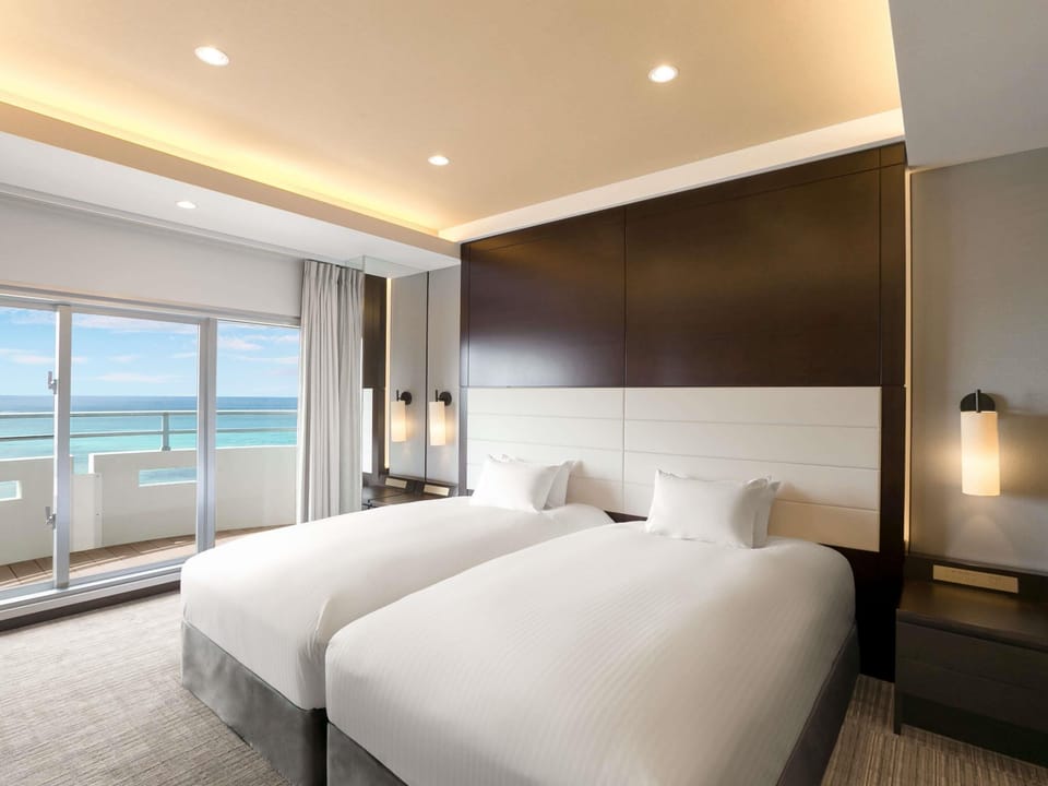 Executive Junior Suite Japanese-Western style with 2 Single beds, Ocean view | In-room safe, WiFi (free), bed sheets
