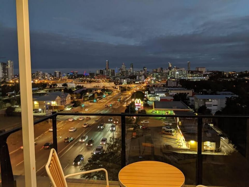 GV. 2BR 1K2S(x07x10)Stylish 2 Bedroom apartment in Windsor, Brisbane