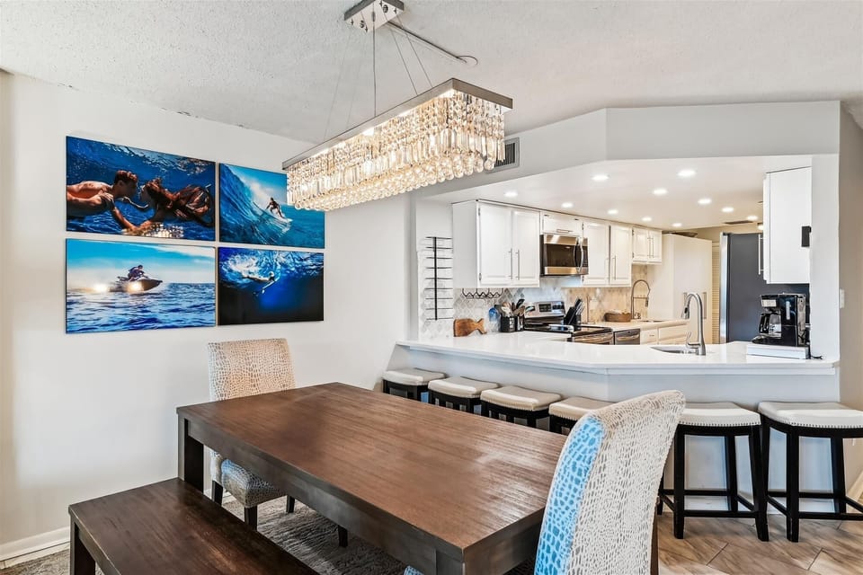 Condo, 2 Bedrooms | Dining