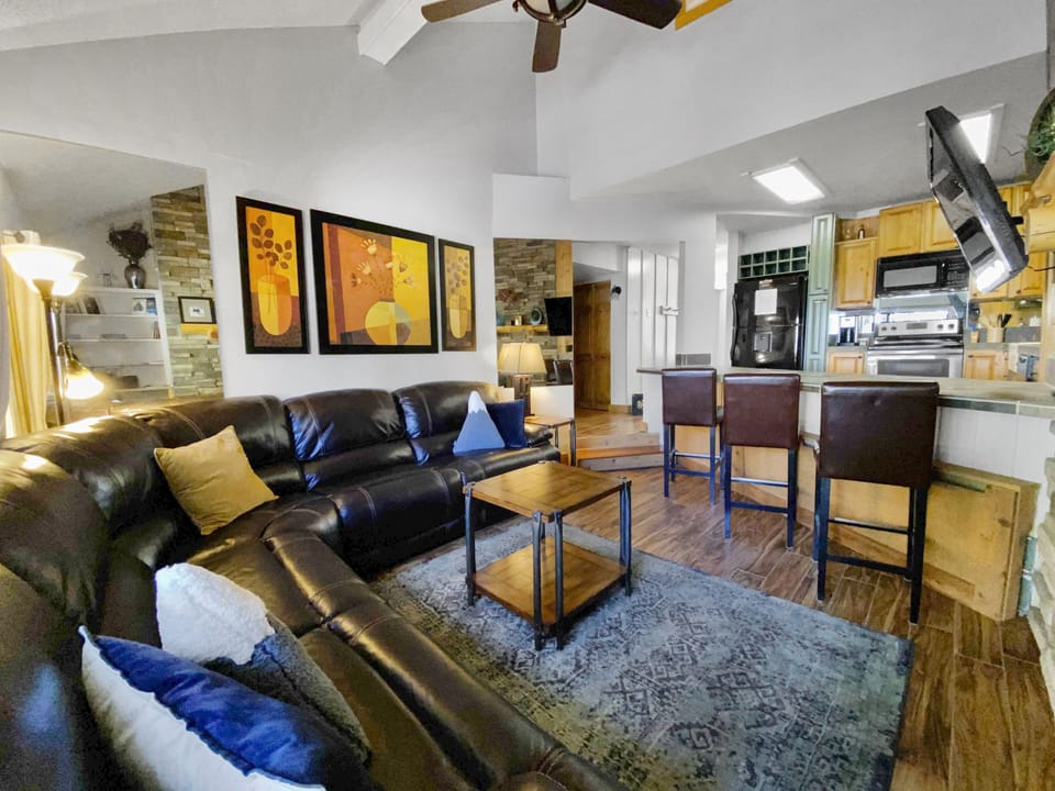 Condo, 4 Bedrooms | Interior