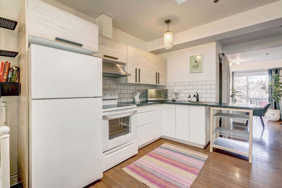 Kitchen with a skylight = an extra luminous space to enjoy!
