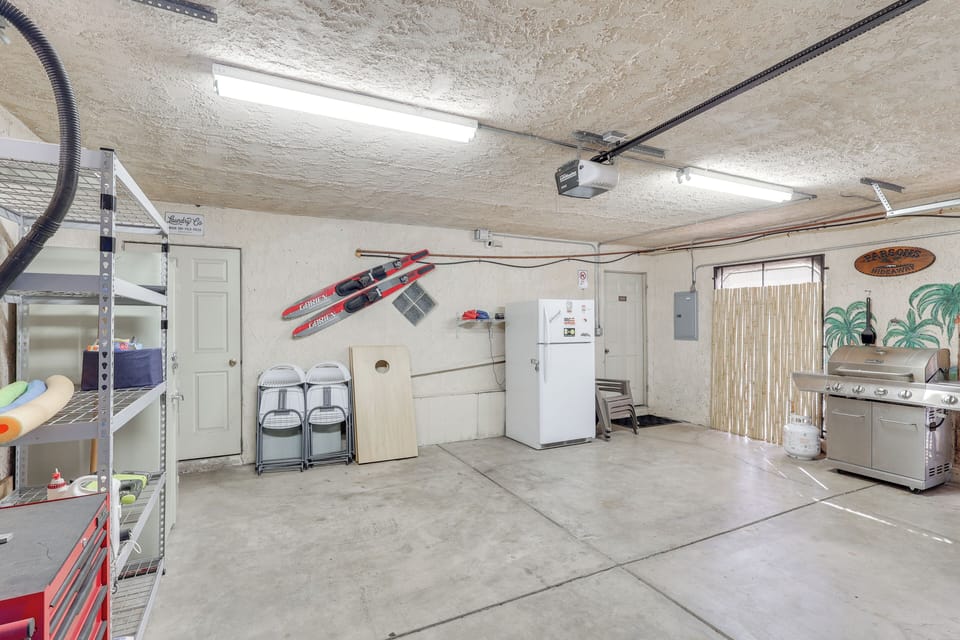 Parking | Garage (2 Vehicles) | RV/Trailer Parking | Street