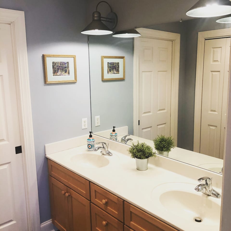 Master Bathroom Upstairs 