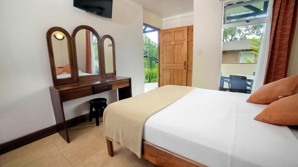 Double Room | In-room safe, individually decorated, free WiFi, bed sheets