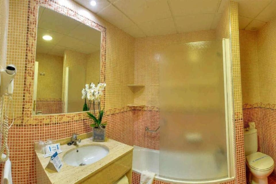 Free toiletries, bidet