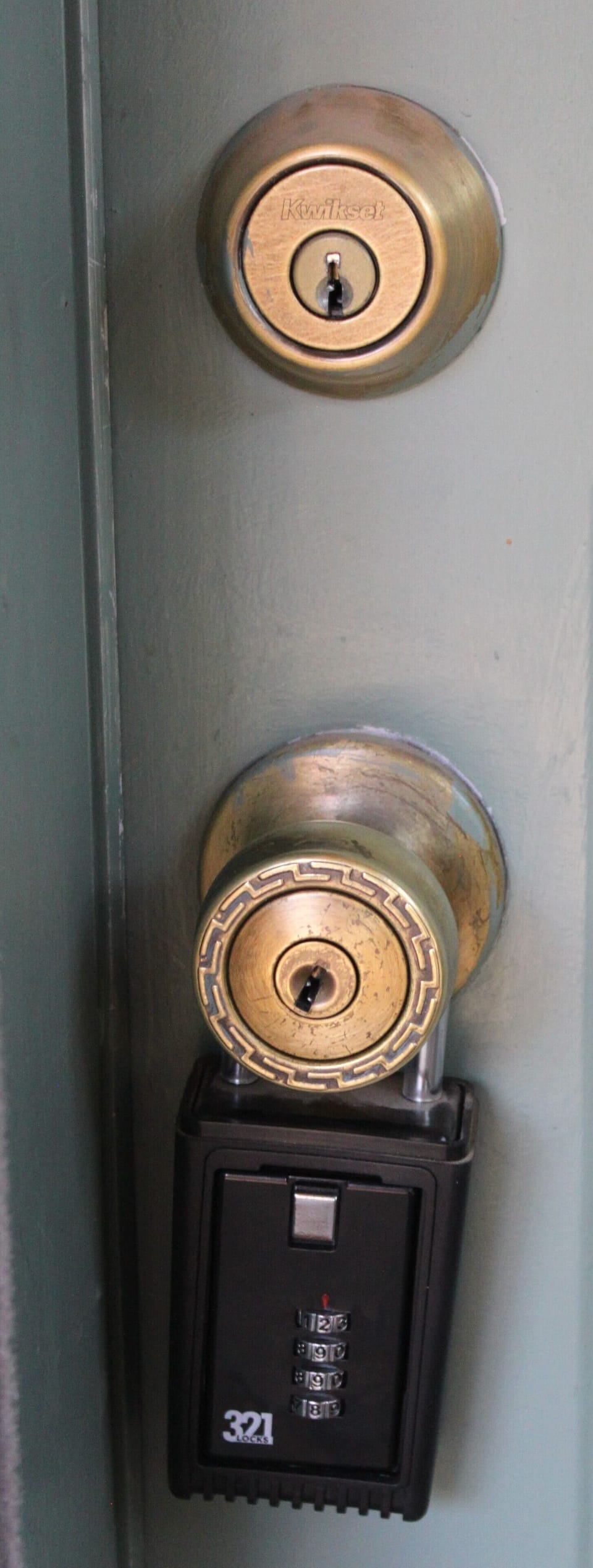 Lock box-access into the unit