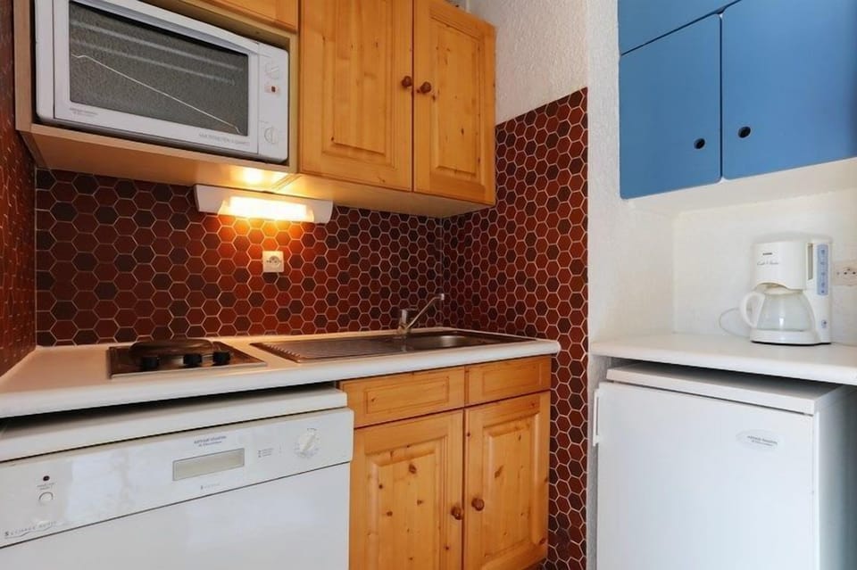 Whip up a snack in the kitchenette.