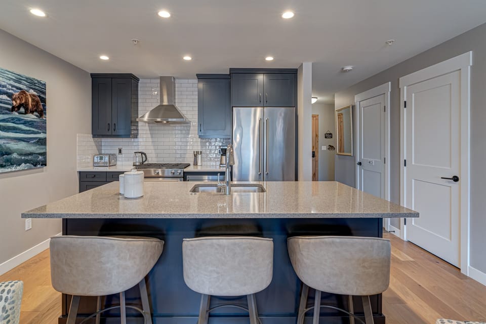 Breakfast Bar - seating for 3
