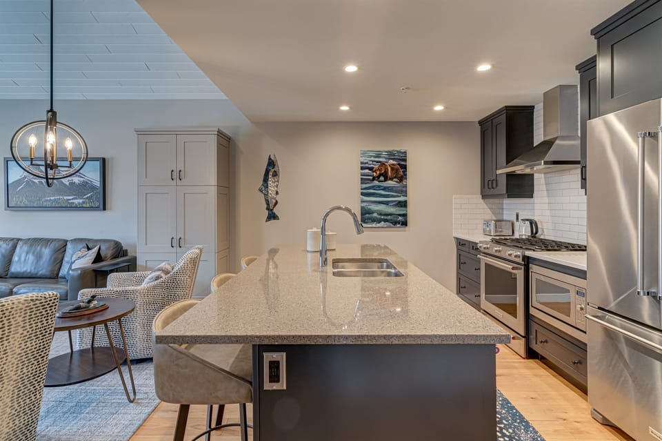 Gorgeous kitchen - fully stocked!