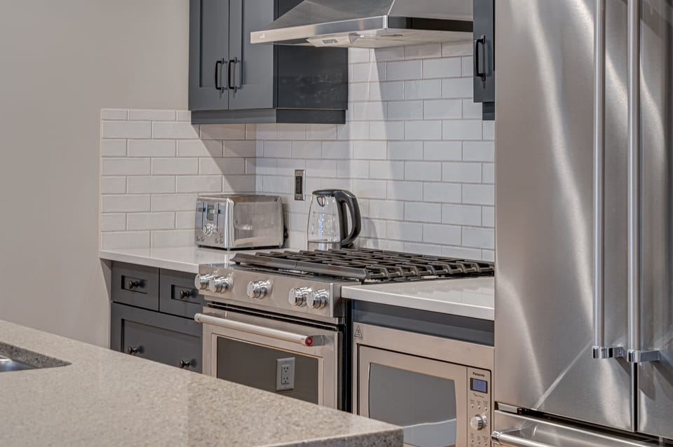 Natural gas stove and oven
