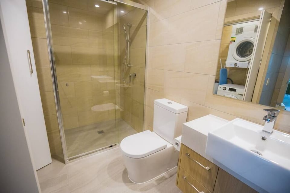 H. 2BRM2K1S(x01) Stylish and generous 2 Bedroom apartment, Windsor