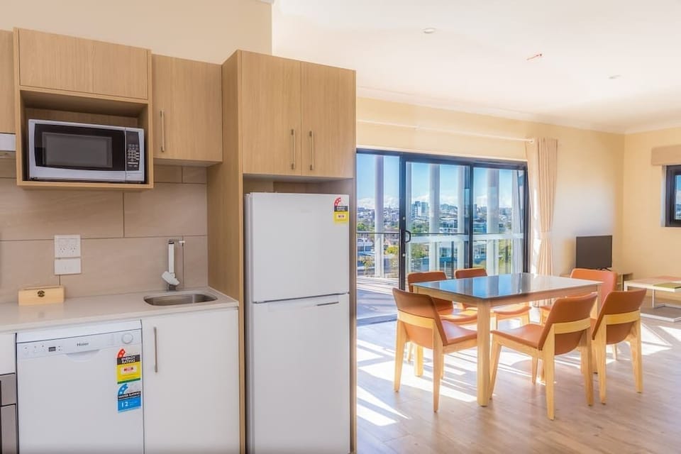 H. 2BRM2K1S(x01) Stylish and generous 2 Bedroom apartment, Windsor