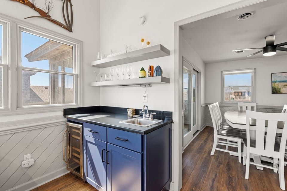 DU804: Beach House | Top Level Living
