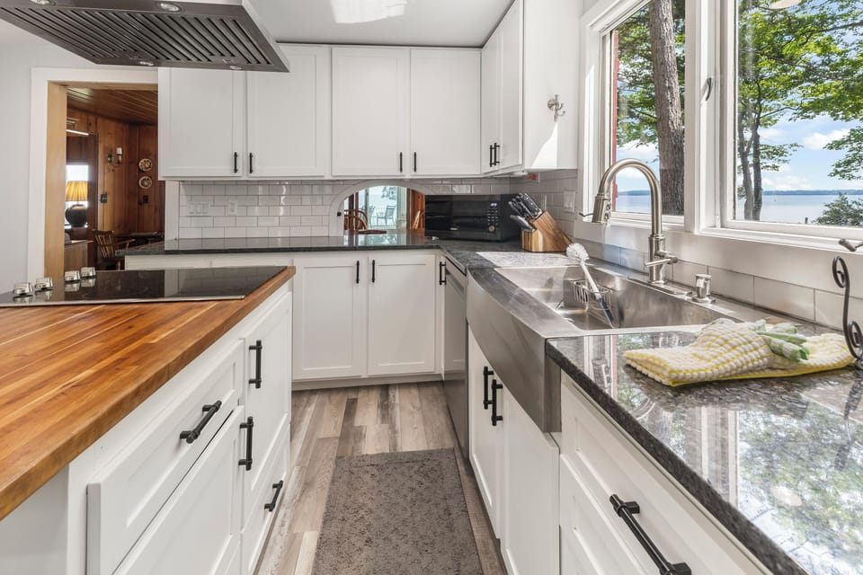 Brand new, fully stocked kitchen