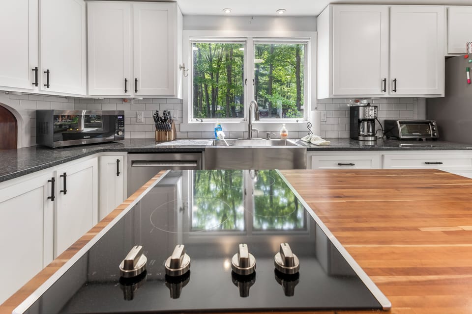 Brand new, fully stocked kitchen