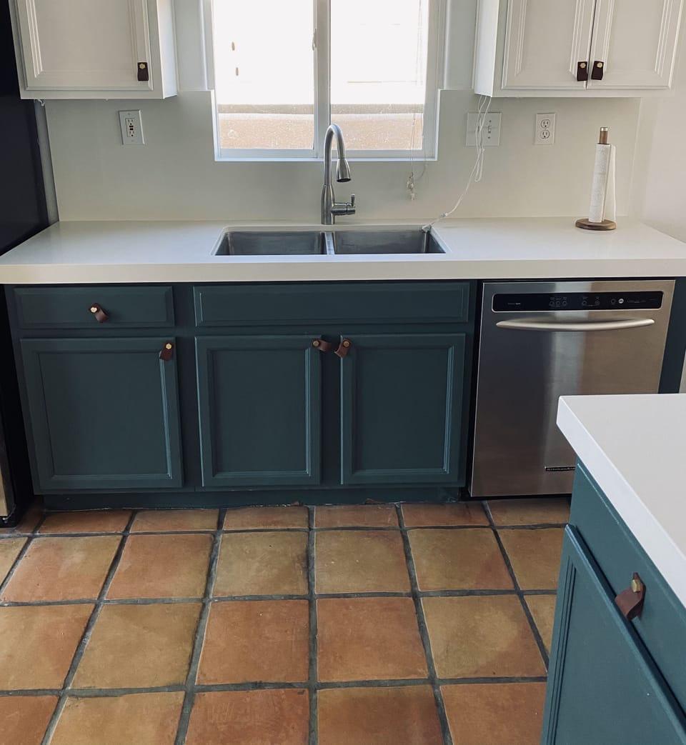 Stainless steel appliances and all the kitchen amenities you need 