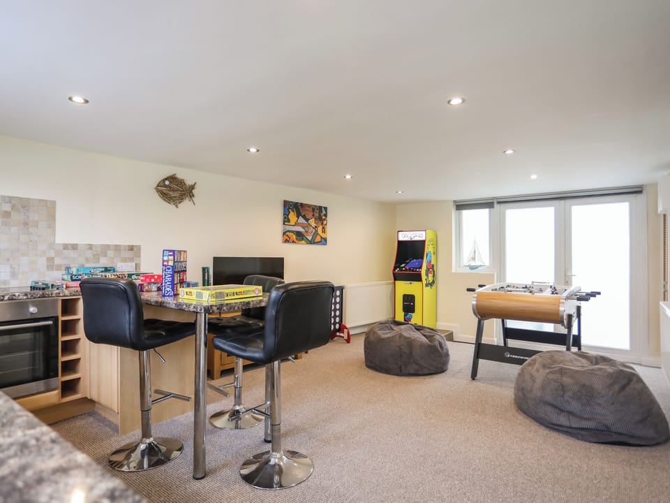 Cottage | Game room