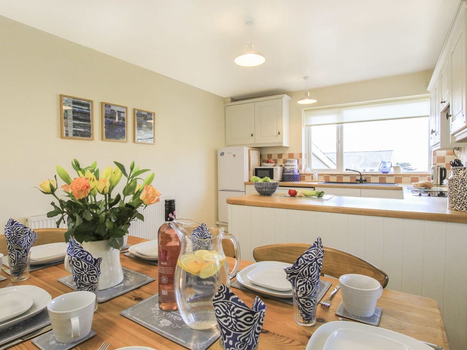 Fridge, microwave, dishwasher, cookware/dishes/utensils