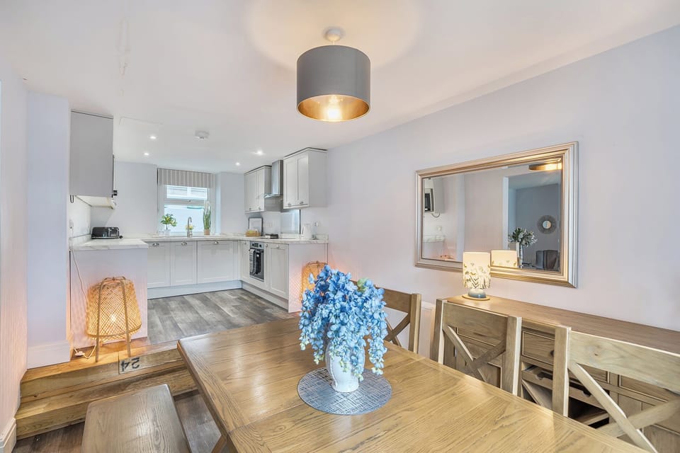 Cottage | Dining