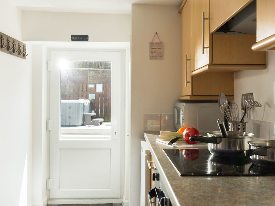 Cottage | Private kitchen | Fridge, microwave, coffee/tea maker, electric kettle