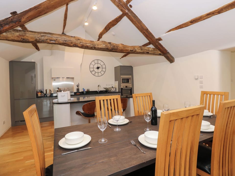 Cottage | Dining