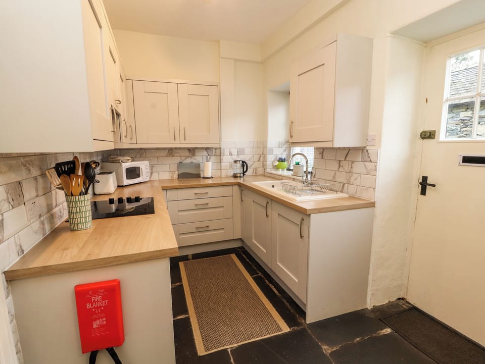 Cottage | Private kitchen | Fridge, electric kettle, cookware/dishes/utensils