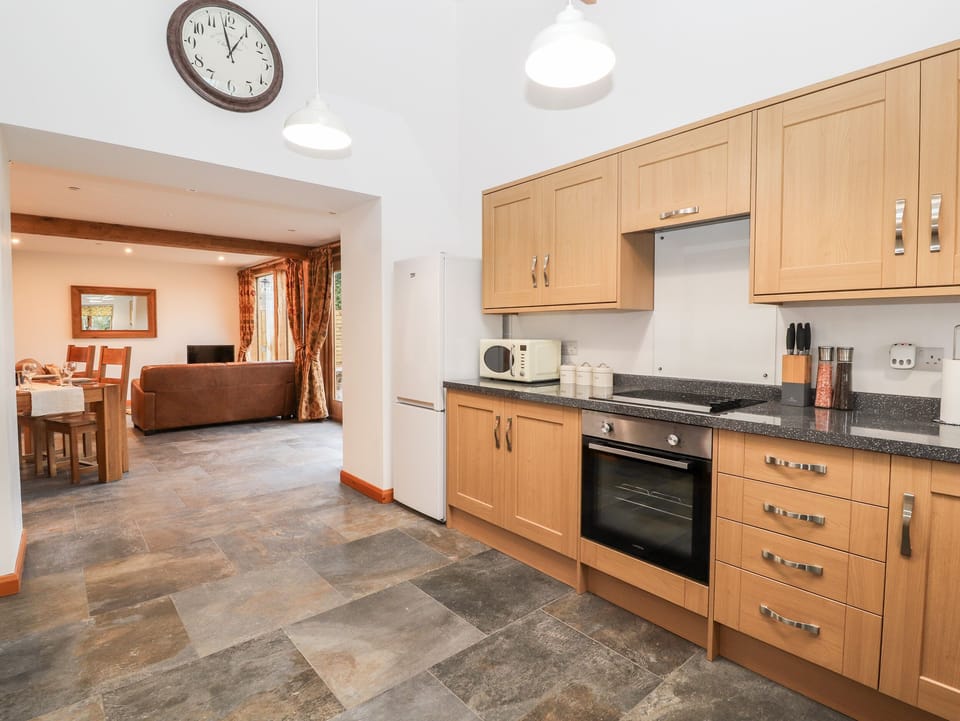 Cottage | Private kitchen | Fridge, microwave, dishwasher, electric kettle
