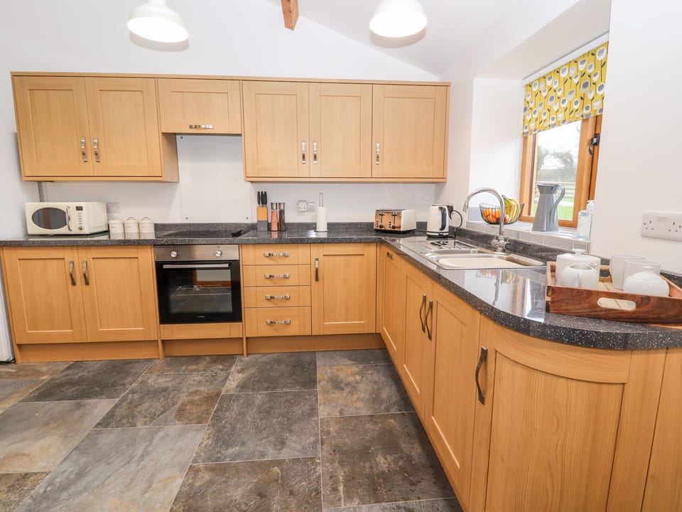 Cottage | Private kitchen | Fridge, dishwasher, electric kettle, toaster