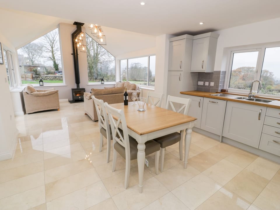 Cottage | Private kitchen | Fridge, dishwasher, electric kettle, toaster