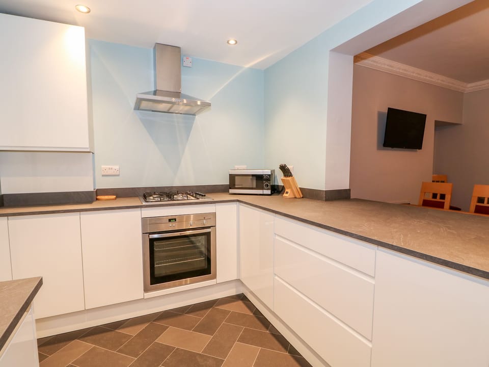 Cottage | Private kitchen | Fridge, dishwasher, electric kettle, toaster