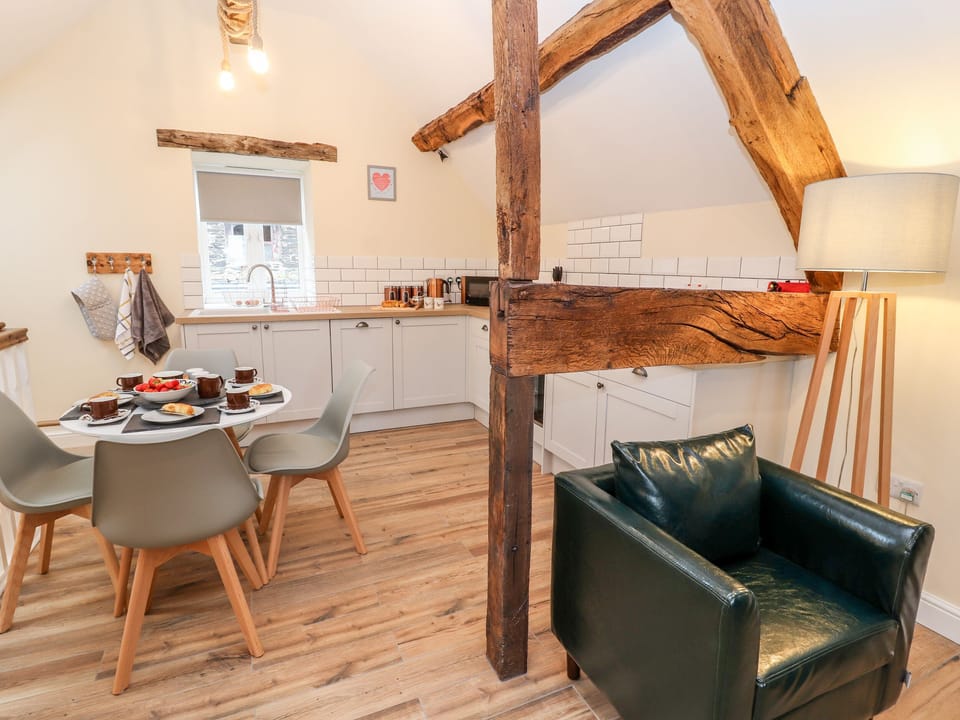 Cottage | Private kitchen | Fridge, microwave, dishwasher, electric kettle