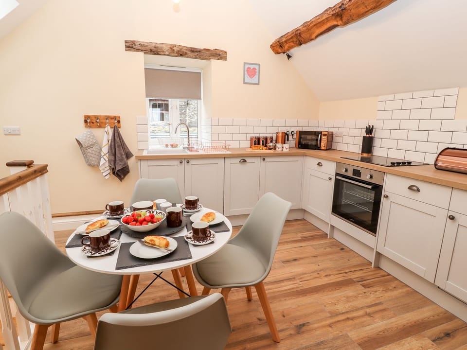 Cottage | Private kitchen | Fridge, microwave, dishwasher, electric kettle