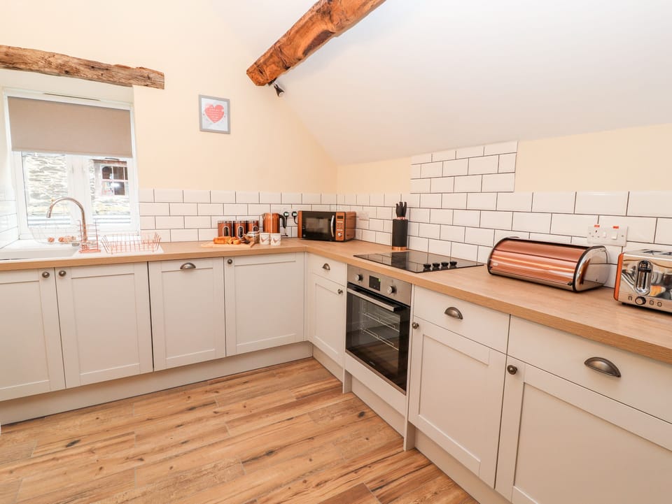 Cottage | Private kitchen | Fridge, microwave, dishwasher, electric kettle