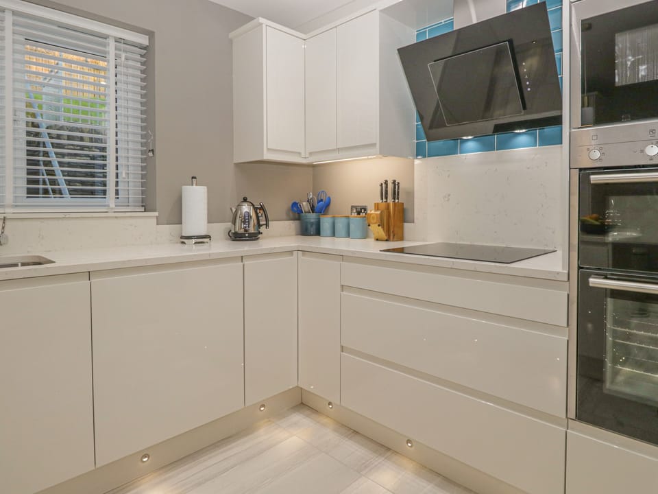 Cottage | Private kitchen | Fridge, microwave, dishwasher, electric kettle