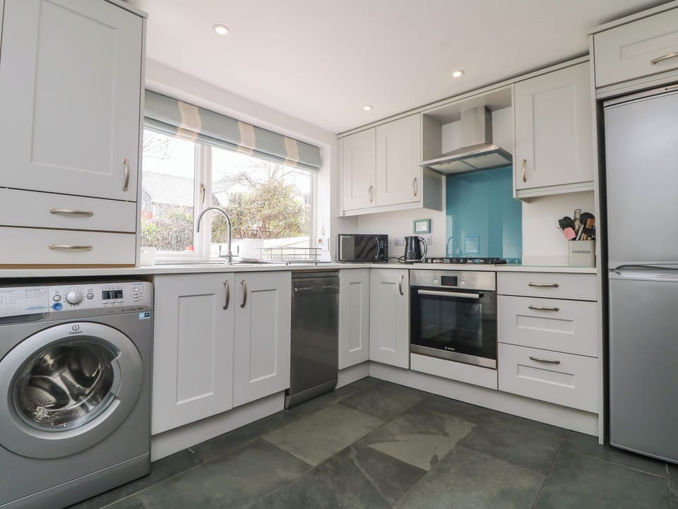 Cottage | Private kitchen | Fridge, dishwasher, electric kettle, toaster