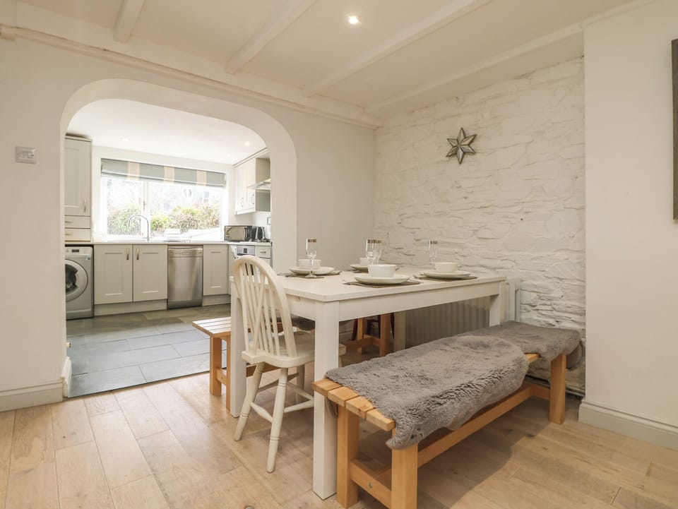 Cottage | Dining