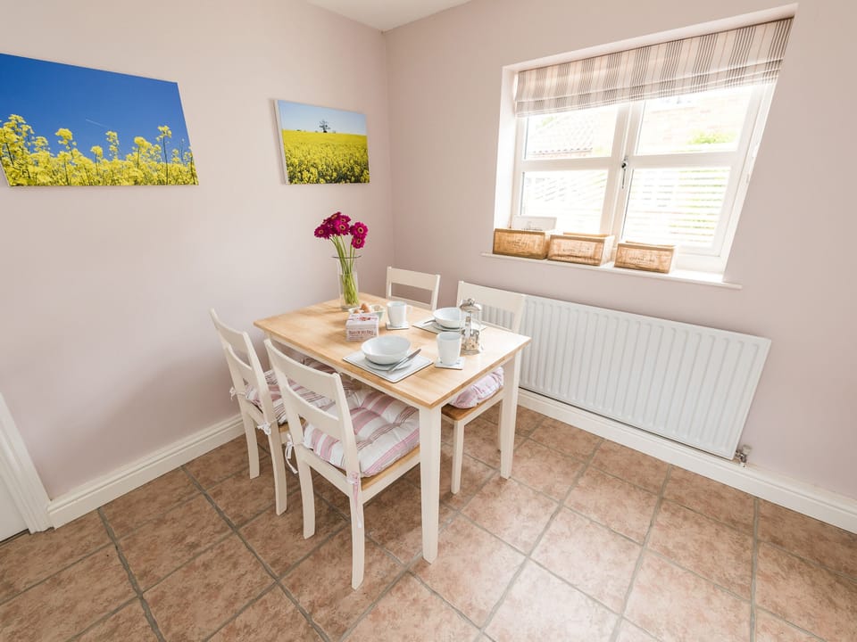 Cottage | Private kitchen | Fridge, microwave, dishwasher, electric kettle