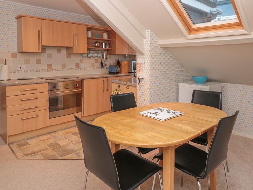 Cottage | Private kitchen | Fridge, microwave, dishwasher, electric kettle