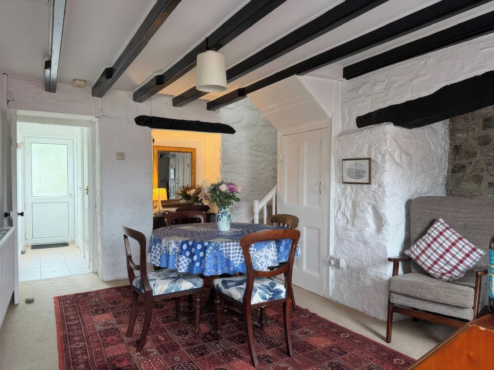 Cottage | Dining