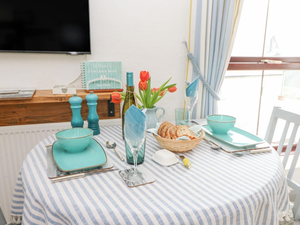 Cottage | Dining