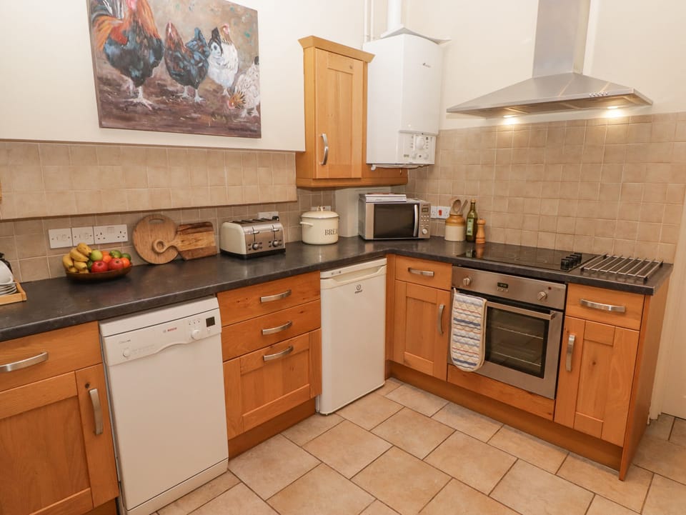Fridge, microwave, dishwasher, cookware/dishes/utensils