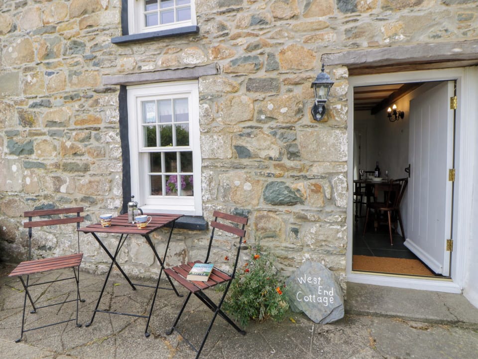 Cottage | Outdoor dining