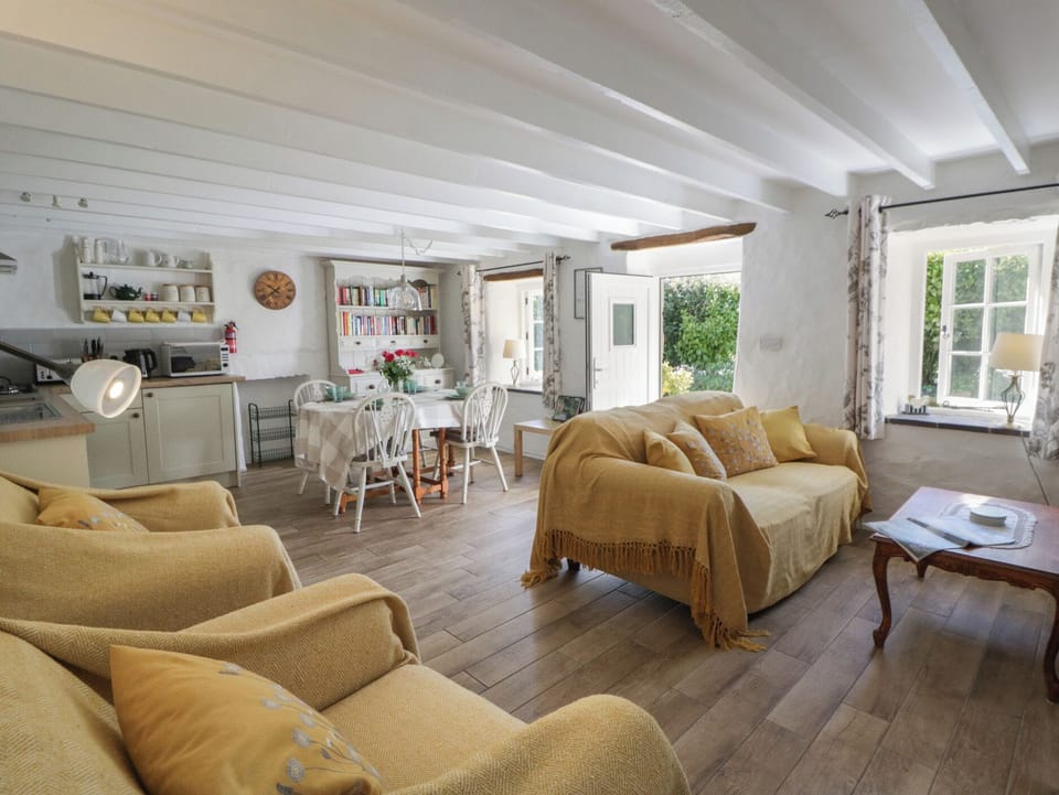 Cottage | Living area