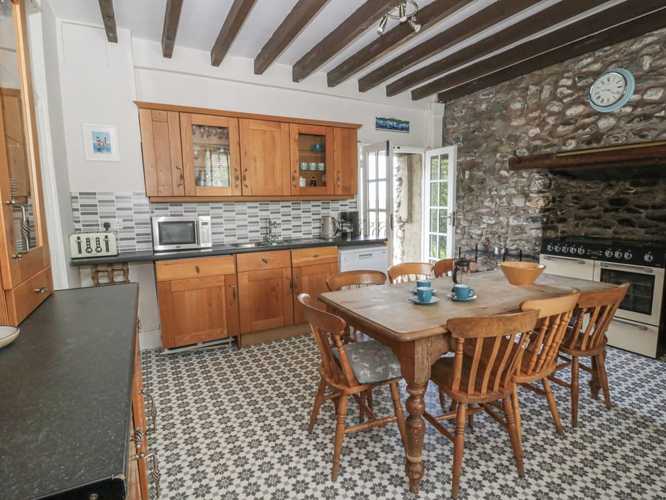 Cottage | Private kitchen | Fridge, microwave, dishwasher, cookware/dishes/utensils