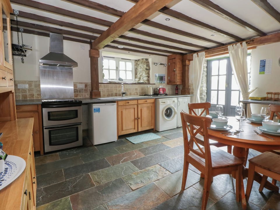 Cottage | Private kitchen | Fridge, microwave, dishwasher, cookware/dishes/utensils