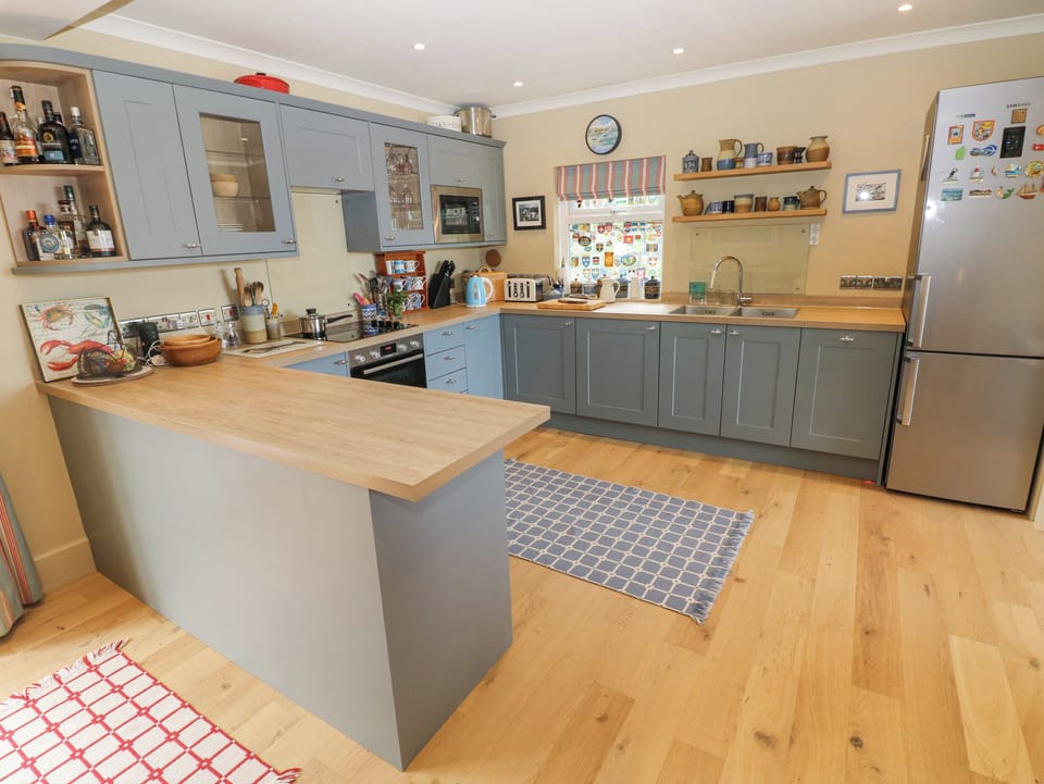 Fridge, dishwasher, cookware/dishes/utensils