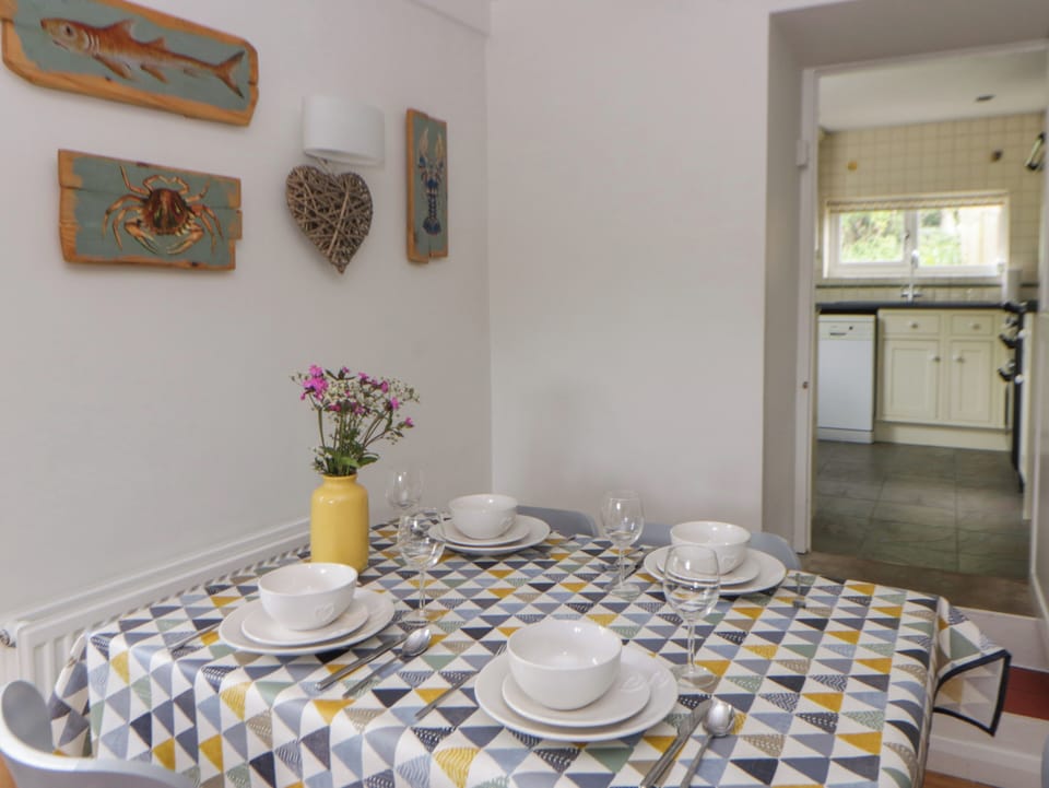 Cottage | Dining